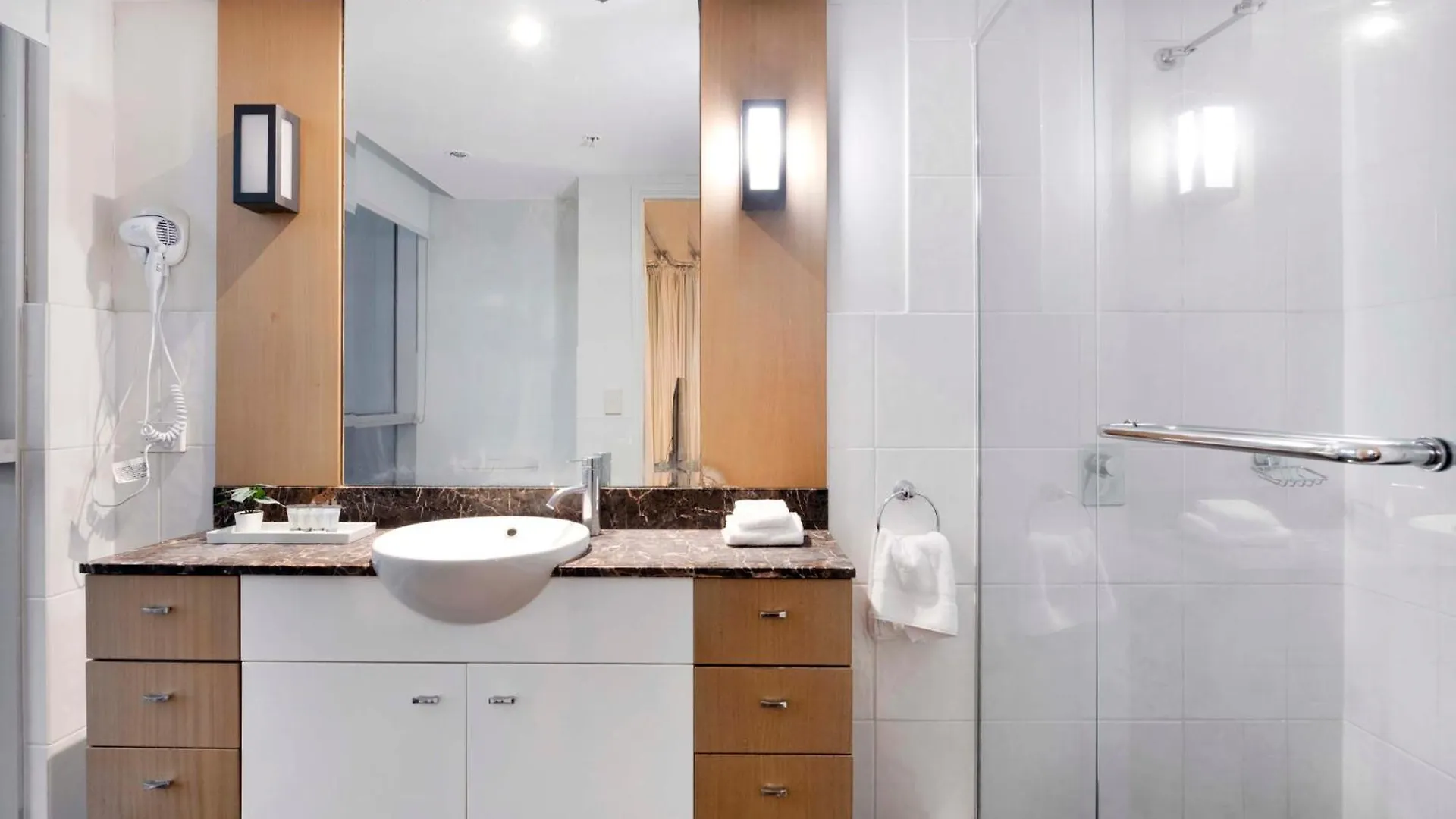 High Floor - Chevron Renaissance - Self Contained & Privately Managed - Wow Stay Gold Coast