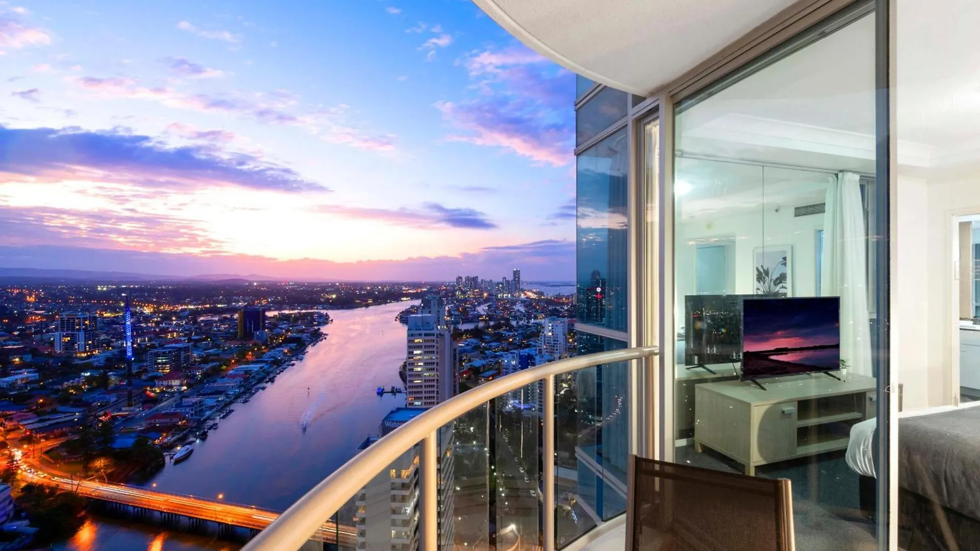 High Floor - Chevron Renaissance - Self Contained & Privately Managed - Wow Stay Gold Coast